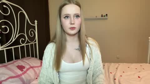 mia_wellis online show from April 22, 7:48 pm