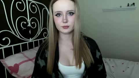 mia_wellis online show from April 25, 7:22 pm