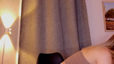 Mia White  online show from October 2, 1:29 pm