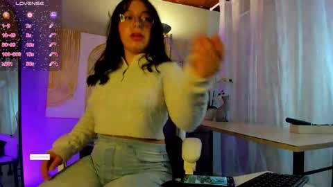mia_wills_ online show from February 23, 1:08 pm