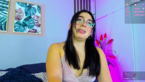 mia_wills_ online show from March 19, 5:06 pm