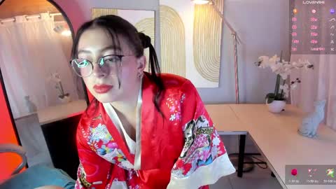 mia_wills_ online show from March 26, 3:50 pm