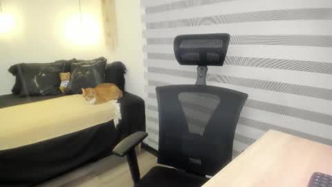 Mia   online show from October 17, 10:12 pm