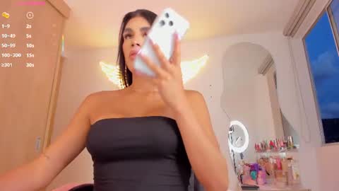 Snapshot of mia_yourmommy chatting on June 21, 11:29 pm online show from June 21, 11:29 pm