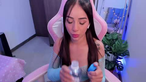 Snapshot of miaa_06 chatting on February 19, 1:40 am mia nicolle online show from February 19, 1:40 am