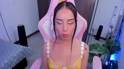 Snapshot of miaa_06 chatting on March 5, 4:34 am mia nicolle online show from March 5, 4:34 am