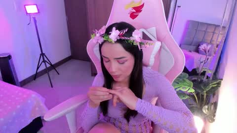 mia  nicolle online show from October 19, 1:39 am