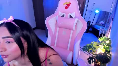 mia  nicolle online show from May 5, 11:24 pm