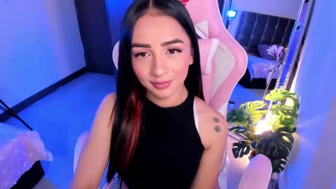 mia  nicolle online show from May 11, 12:49 am