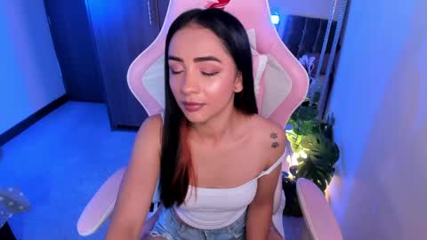 mia  nicolle online show from June 8, 1:09 am