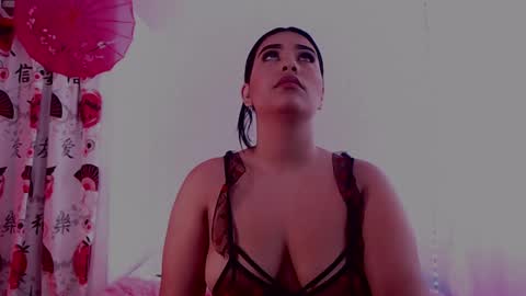 Mia online show from December 2, 2:19 pm