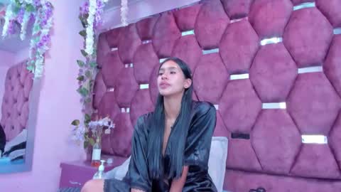 miaa_davis_ online show from February 7, 3:16 pm