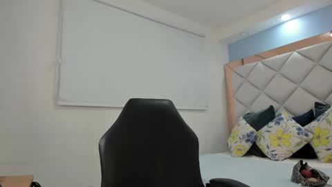 miaa_diamondd online show from April 7, 10:20 pm