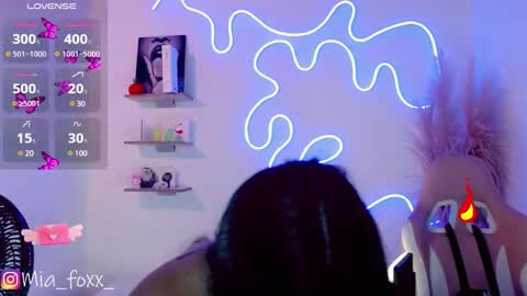Mia online show from March 8, 5:07 am