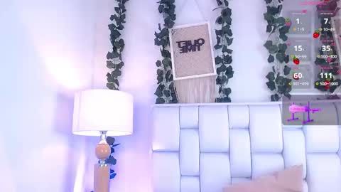 Mia online show from October 11, 11:53 am