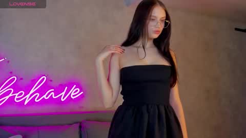 Mia online show from February 19, 9:49 am