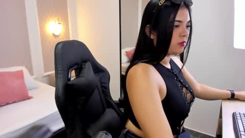 M I A online show from September 10, 7:47 pm