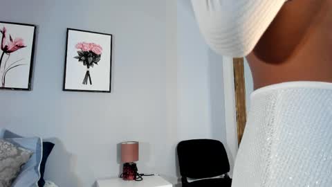 Snapshot of miaa_z chatting on May 27, 12:35 pm Miaa online show from May 27, 12:35 pm