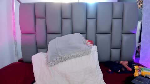 Mia online show from January 10, 12:04 pm