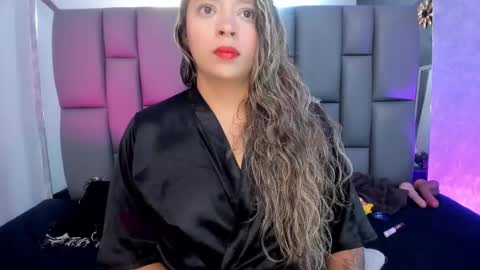 Mia online show from March 3, 12:05 pm