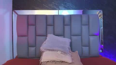 Mia online show from October 7, 12:02 pm