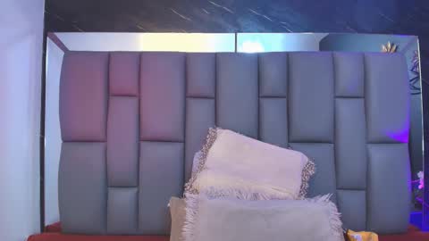 Mia online show from October 16, 12:06 pm