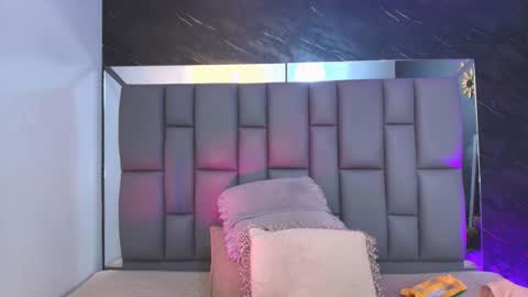 Mia online show from November 13, 12:04 pm