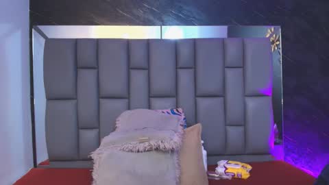 Mia online show from November 21, 12:04 pm