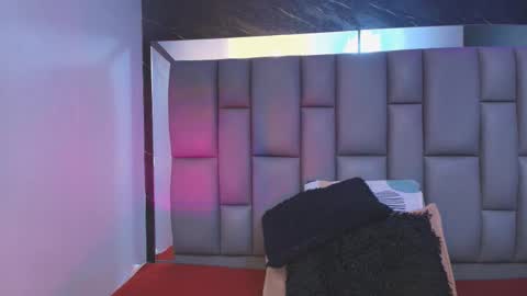 Mia online show from November 22, 12:04 pm