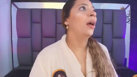 Mia online show from February 5, 12:10 pm