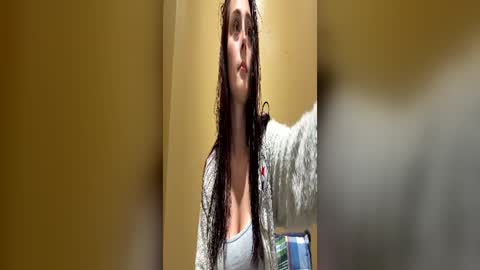 miaaellie online show from July 1, 4:03 am