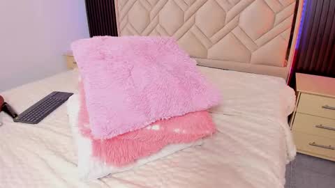 Miaa Farrel online show from January 11, 7:35 am