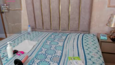 miaaffox online show from January 10, 7:37 pm