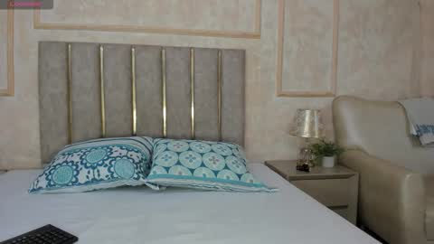 miaaffox online show from February 11, 8:14 pm