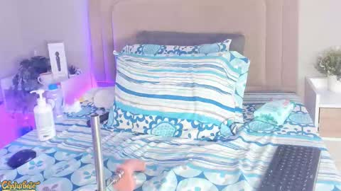 miaaffox online show from March 21, 8:19 am