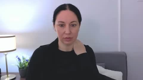 Mia online show from June 14, 6:48 am