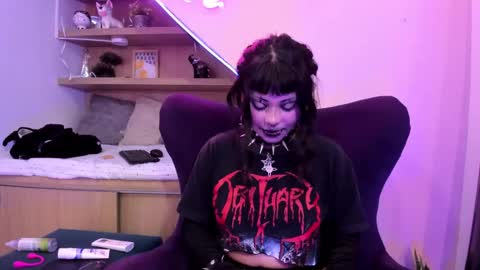 Mia online show from February 1, 6:40 pm