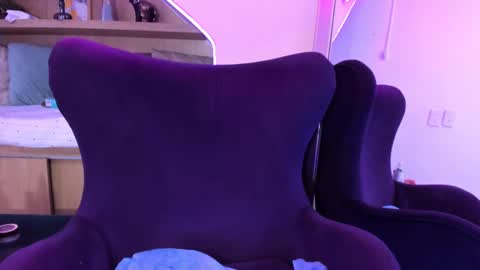 Mia online show from March 12, 3:40 pm