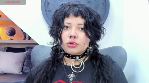 Mia online show from March 29, 1:22 pm