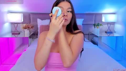 Mia online show from November 26, 1:34 pm