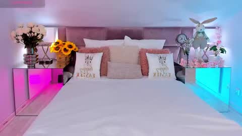 Mia online show from March 25, 8:37 pm