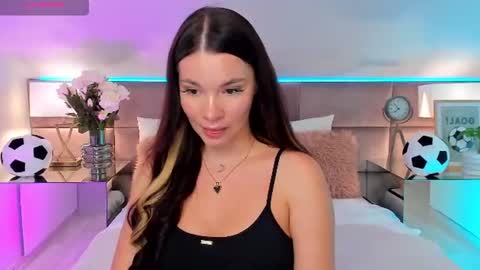 Mia online show from June 28, 7:09 pm