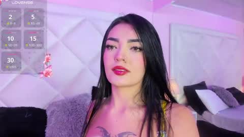 Snapshot of miaasmiith_ chatting on April 6, 12:17 pm Alexandra online show from April 6, 12:17 pm