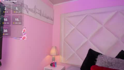 Snapshot of miaasmiith_ chatting on April 9, 11:15 am Alexandra online show from April 9, 11:15 am
