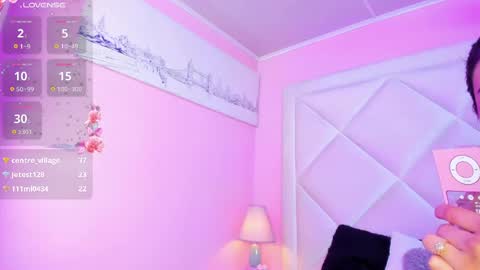 Snapshot of miaasmiith_ chatting on April 15, 10:00 am Alexandra online show from April 15, 10:00 am