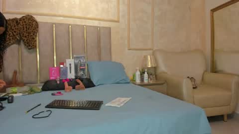 Snapshot of miaasummer chatting on May 29, 11:41 am Miaasummer online show from May 29, 11:41 am