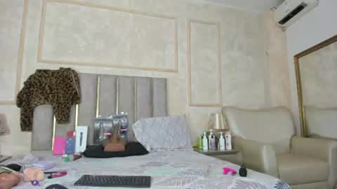Snapshot of miaasummer chatting on June 13, 11:41 am Miaasummer online show from June 13, 11:41 am