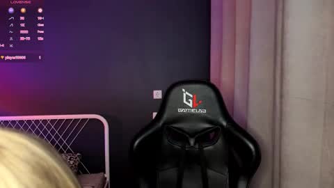 Mia online show from March 25, 6:36 pm