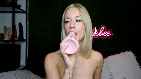 MiaBeeX online show from June 16, 3:47 pm