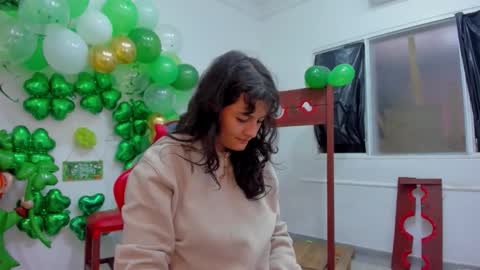 Mia and Max online show from March 18, 11:57 am